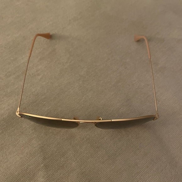 Ray Ban Classic Aviator Sunglasses - Picture 3 of 4